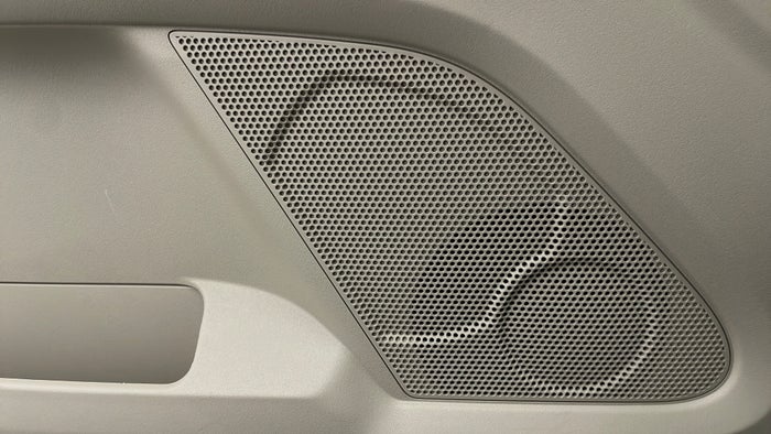 MITSUBISHI PAJERO-Speakers