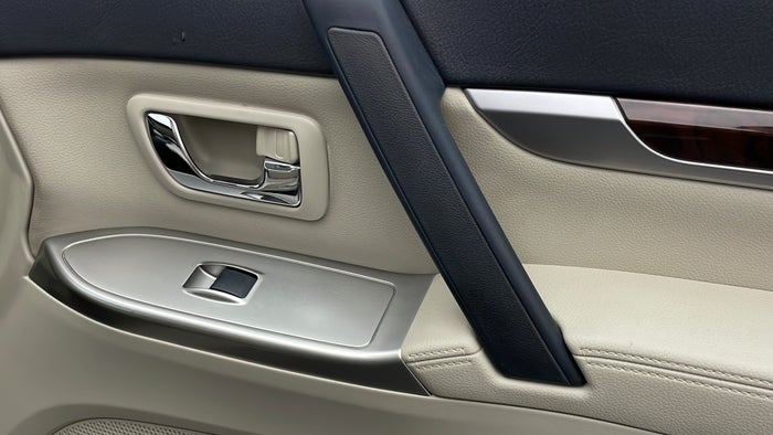 MITSUBISHI PAJERO-Door Interior RHS front Scratch