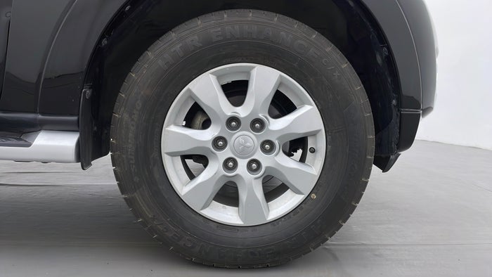 MITSUBISHI PAJERO-Right Front Tyre