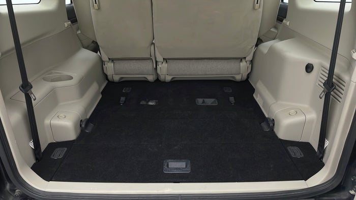 MITSUBISHI PAJERO-Boot Inside View