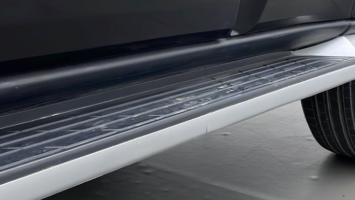 MITSUBISHI PAJERO-Running Board LHS Scratch