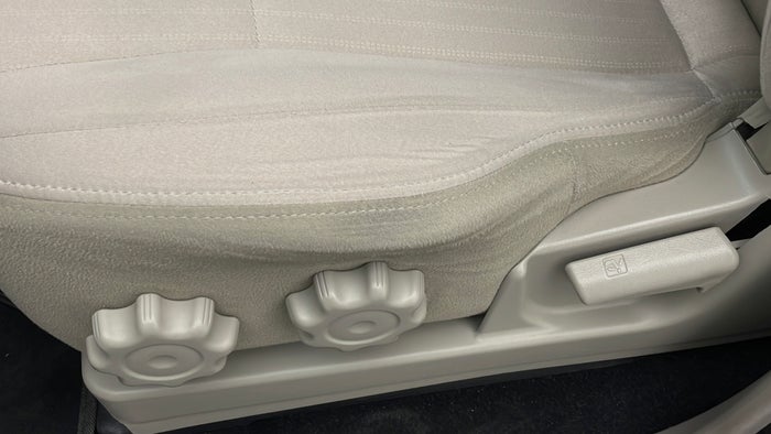 MITSUBISHI PAJERO-Seat LHS Front Depressed/Pressure Mark