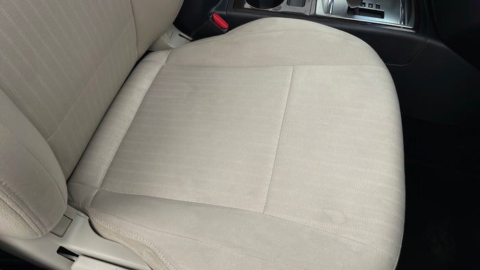 MITSUBISHI PAJERO-Seat RHS Front Stain