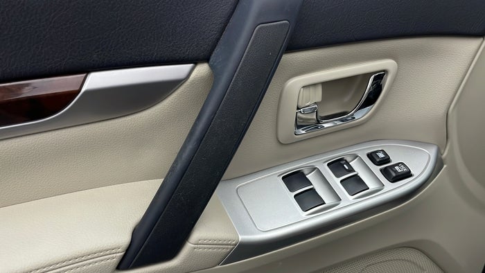 MITSUBISHI PAJERO-Door Interior LHS front Scratch