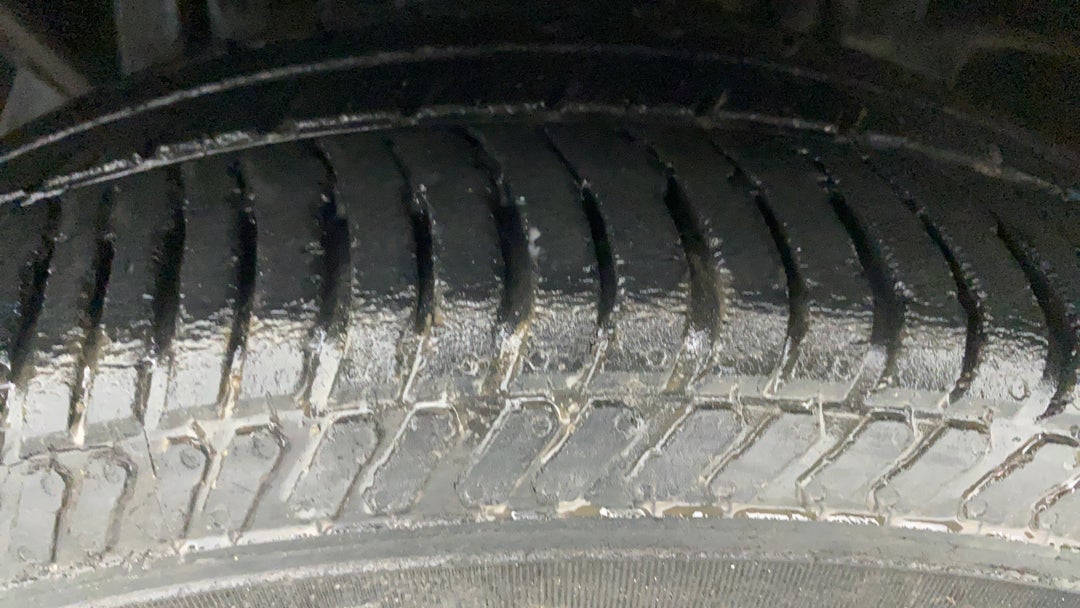 Left Front Tyre Tread
