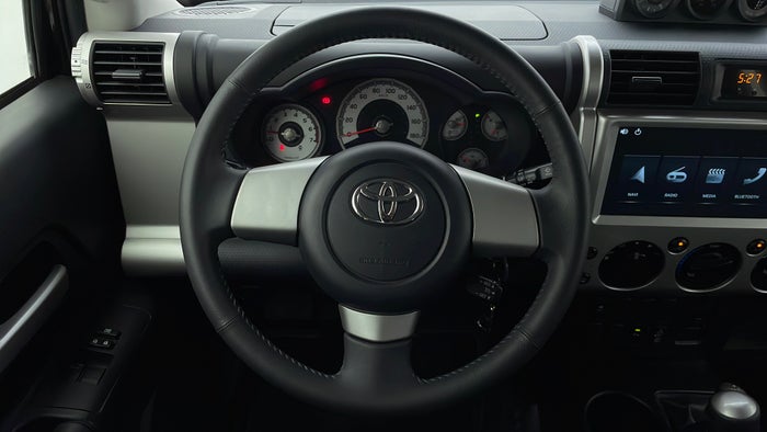 TOYOTA FJ CRUISER-Steering Wheel Close-up