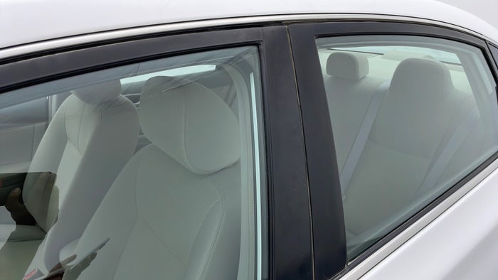 NISSAN SENTRA-Pillar LHS B Faded