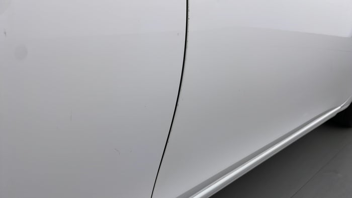 NISSAN SENTRA-Door Exterior RHS Front Scratch