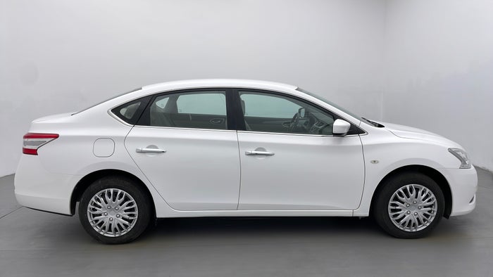 NISSAN SENTRA-Right Side View