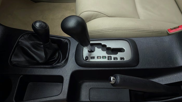 TOYOTA FORTUNER-Gear Lever