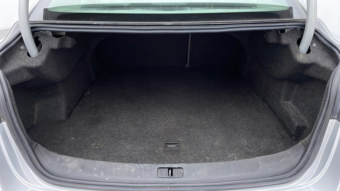 CHEVROLET MALIBU-Boot Inside View