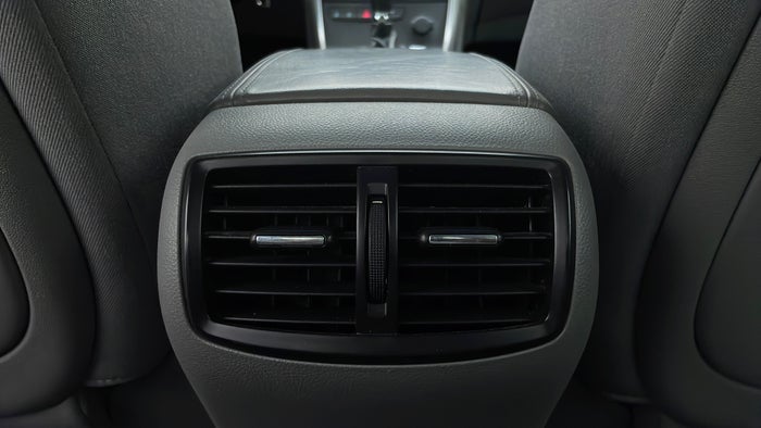 CHEVROLET MALIBU-Rear AC Vents