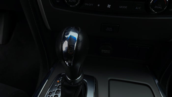 NISSAN PATROL-Gear lever Knob Scratch
