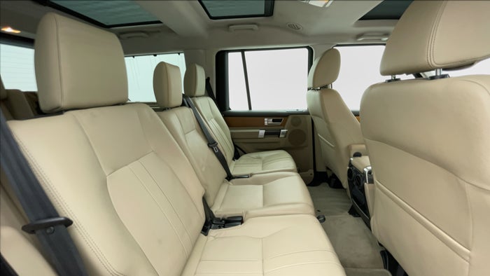 LAND ROVER LR4-Right Side Door Cabin View