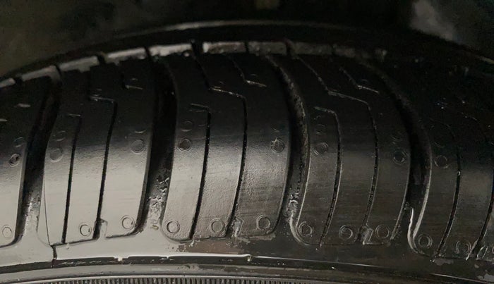 2018 Ford FREESTYLE TITANIUM PLUS 1.2 PETROL, Petrol, Manual, 27,772 km, Right Front Tyre Tread