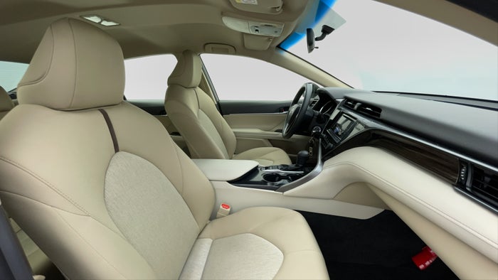 TOYOTA CAMRY-Right Side Front Door Cabin View