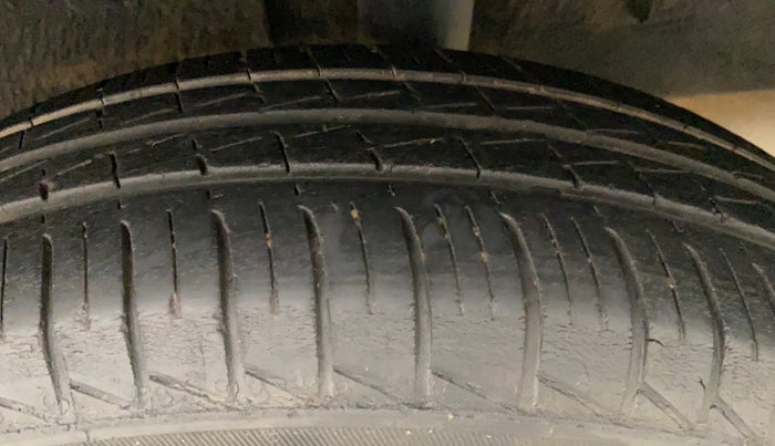 2019 Renault TRIBER RXZ, Petrol, Manual, 64,726 km, Left Rear Tyre Tread