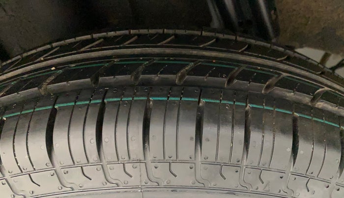 2019 Renault TRIBER RXZ, Petrol, Manual, 64,726 km, Right Rear Tyre Tread