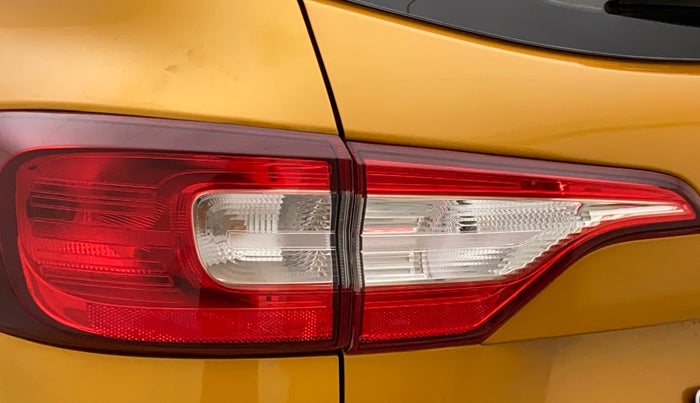 2019 Renault TRIBER RXZ, Petrol, Manual, 64,726 km, Left tail light - Minor scratches