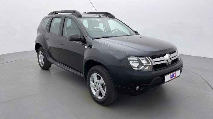 RENAULT DUSTER-Right Front Diagonal (45- Degree) View
