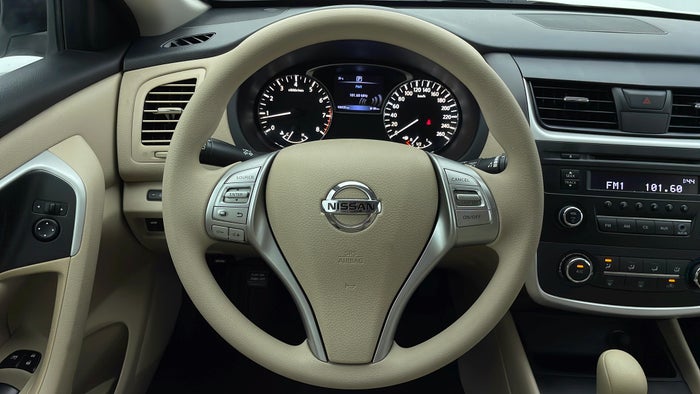 NISSAN ALTIMA-Steering Wheel Close-up