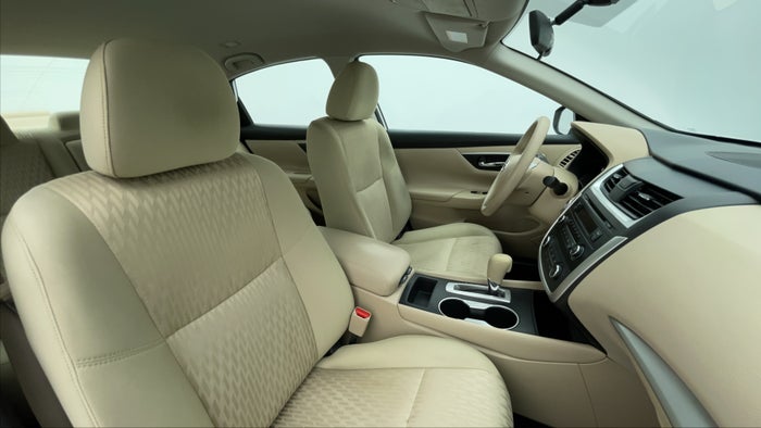 NISSAN ALTIMA-Right Side Front Door Cabin View