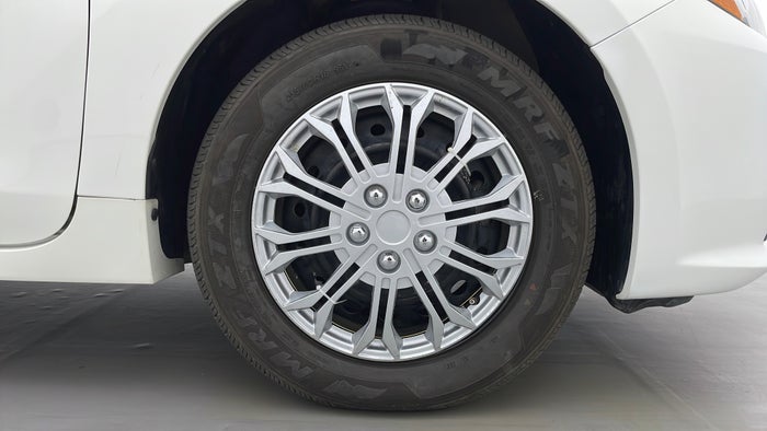 NISSAN ALTIMA-Right Front Tyre