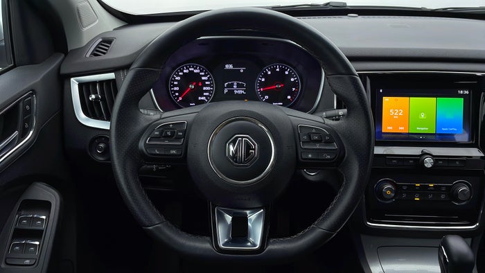 MG RX5-Steering Wheel Close-up