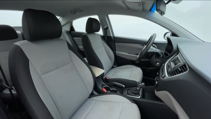 HYUNDAI ACCENT-Right Side Front Door Cabin View