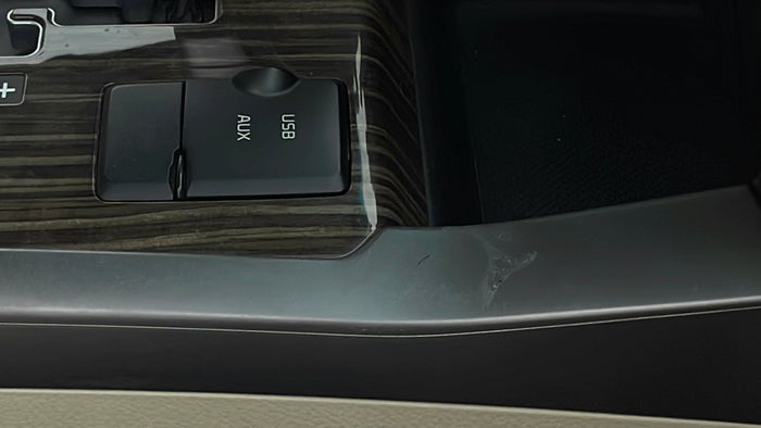 KIA MOHAVE-Centre Console Trim Stain
