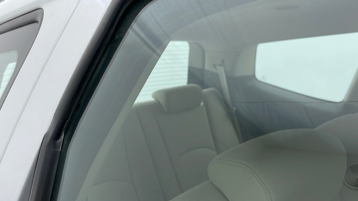KIA MOHAVE-Window Glass / Quarter Glass RHS Rear Scratch