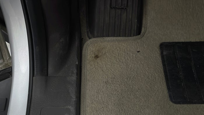 KIA MOHAVE-Flooring Stain