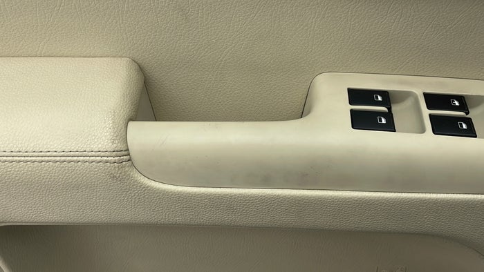 KIA MOHAVE-Door Interior LHS front Stain
