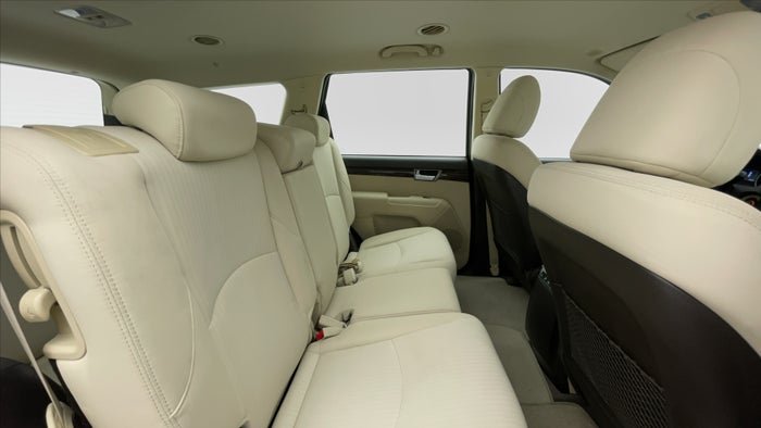 KIA MOHAVE-Right Side Door Cabin View