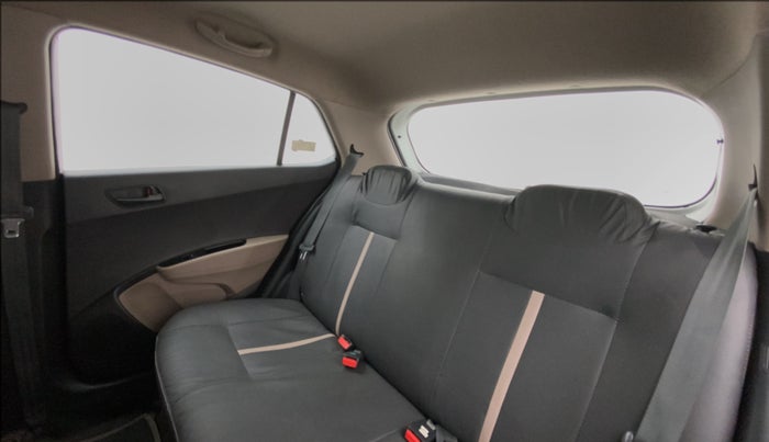 2015 Hyundai Grand i10 MAGNA 1.2 KAPPA VTVT, Petrol, Manual, 16,097 km, Right Side Rear Door Cabin