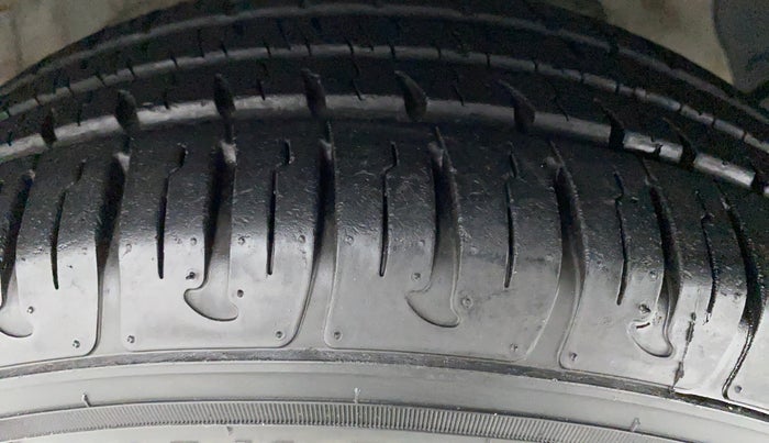 2015 Hyundai Grand i10 MAGNA 1.2 KAPPA VTVT, Petrol, Manual, 16,097 km, Right Front Tyre Tread