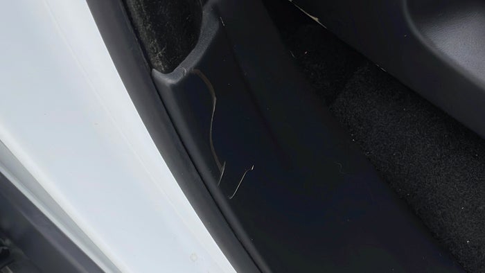 LAND ROVER RANGE ROVER SPORT-Pillar RHS B Scratch