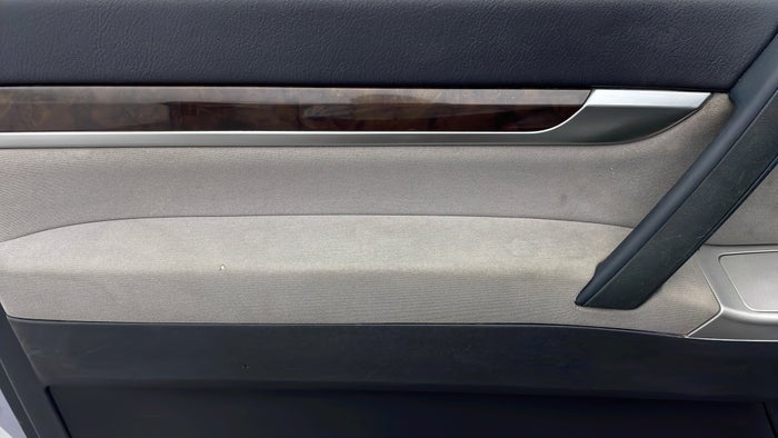 MITSUBISHI PAJERO-Door Interior LHS front Stain