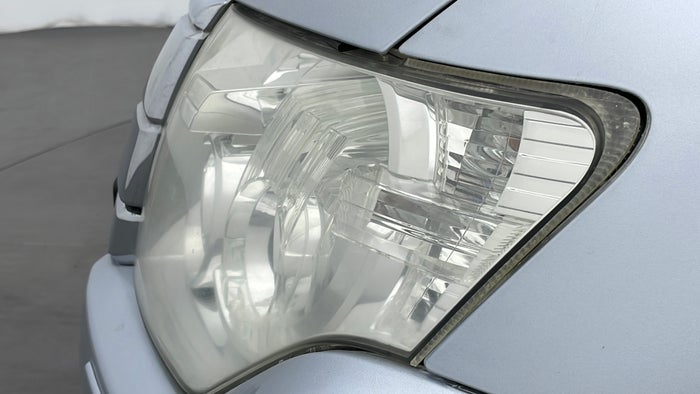 MITSUBISHI PAJERO-Head Light LHS Fading