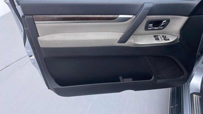 MITSUBISHI PAJERO-Driver Side Door Panels Controls