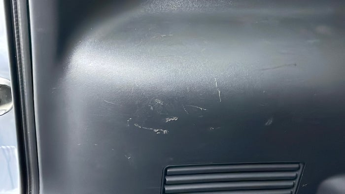 MITSUBISHI PAJERO-Dicky /Boot Door Boot interior Scratch