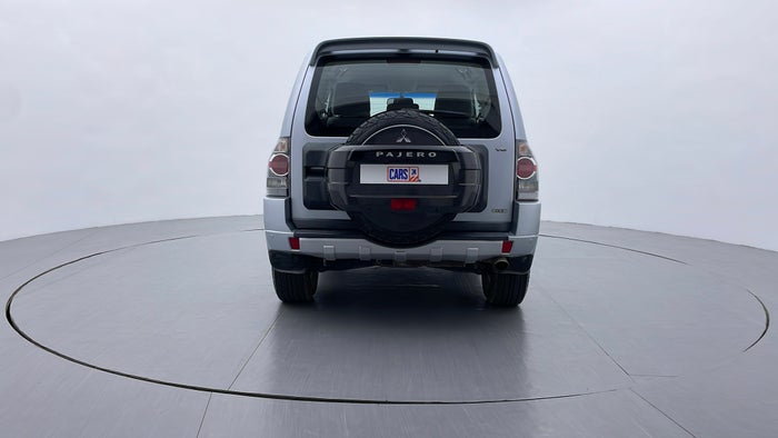 MITSUBISHI PAJERO-Back/Rear View