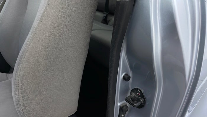 MITSUBISHI PAJERO-Pillar LHS B Scratch