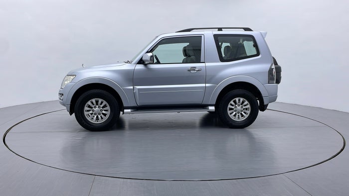 MITSUBISHI PAJERO-Left Side View