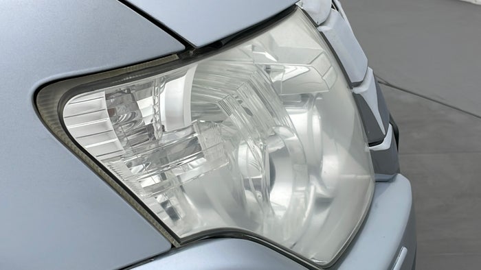 MITSUBISHI PAJERO-Head Light RHS Fading