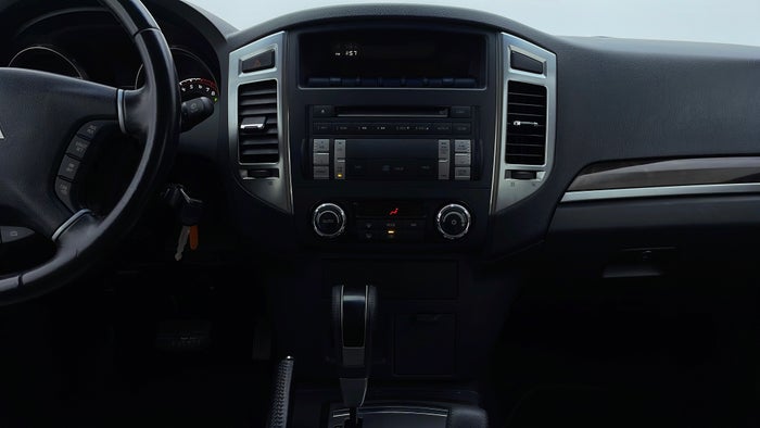 MITSUBISHI PAJERO-Center Console