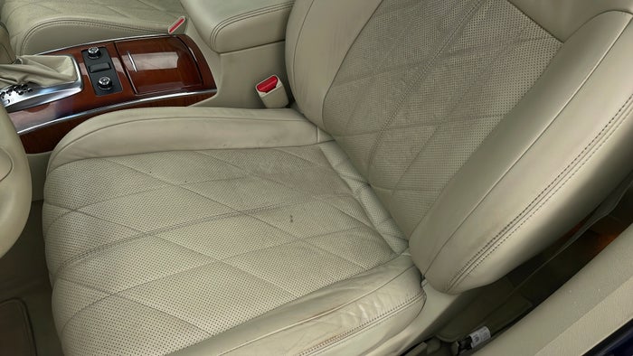 INFINITI QX70-Seat LHS Front Scratch
