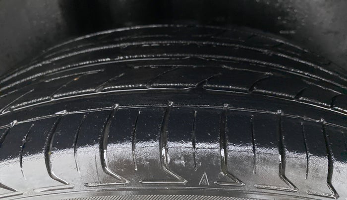 2017 Skoda Rapid AMBITION 1.6 MPFI MT, Petrol, Manual, 84,381 km, Right Rear Tyre Tread