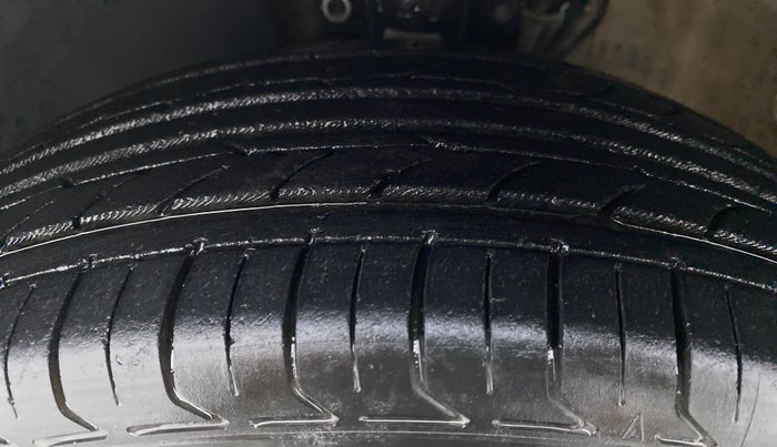 2017 Skoda Rapid AMBITION 1.6 MPFI MT, Petrol, Manual, 84,381 km, Left Front Tyre Tread