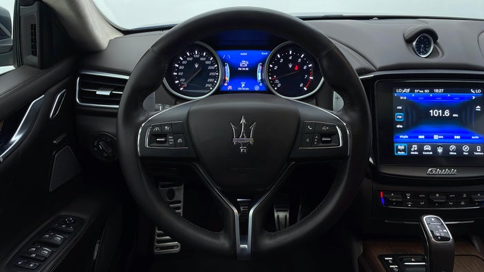 MASERATI GHIBLI-Steering Wheel Close-up